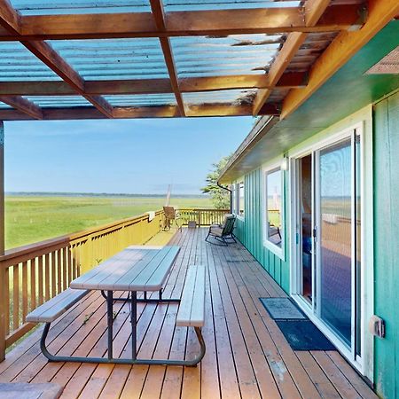 Surfer'S A Landing Villa Westport Exterior photo